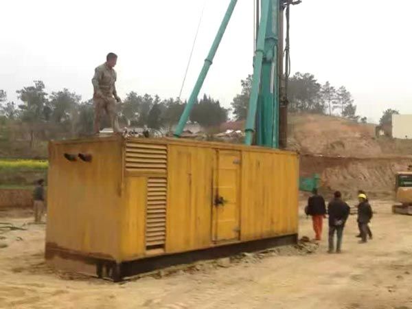 思明如何判断水冷式机油散热器密封件是否需要更换？
